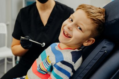 ​Удаление молочного зуба ребенку